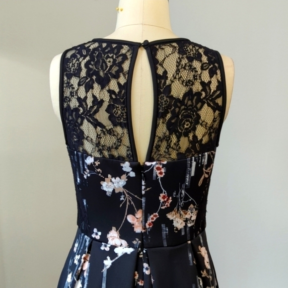 White House Black Market Floral Lace Sleeveless Cocktail Dress. Size 8 - Picture 6 of 13